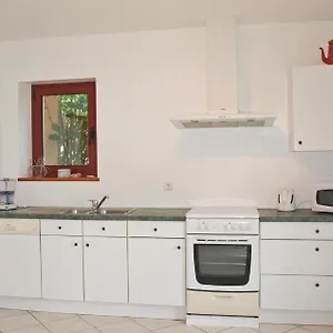 Hébergement de vacances 4 Bedroom Stunning In, Trédarzec